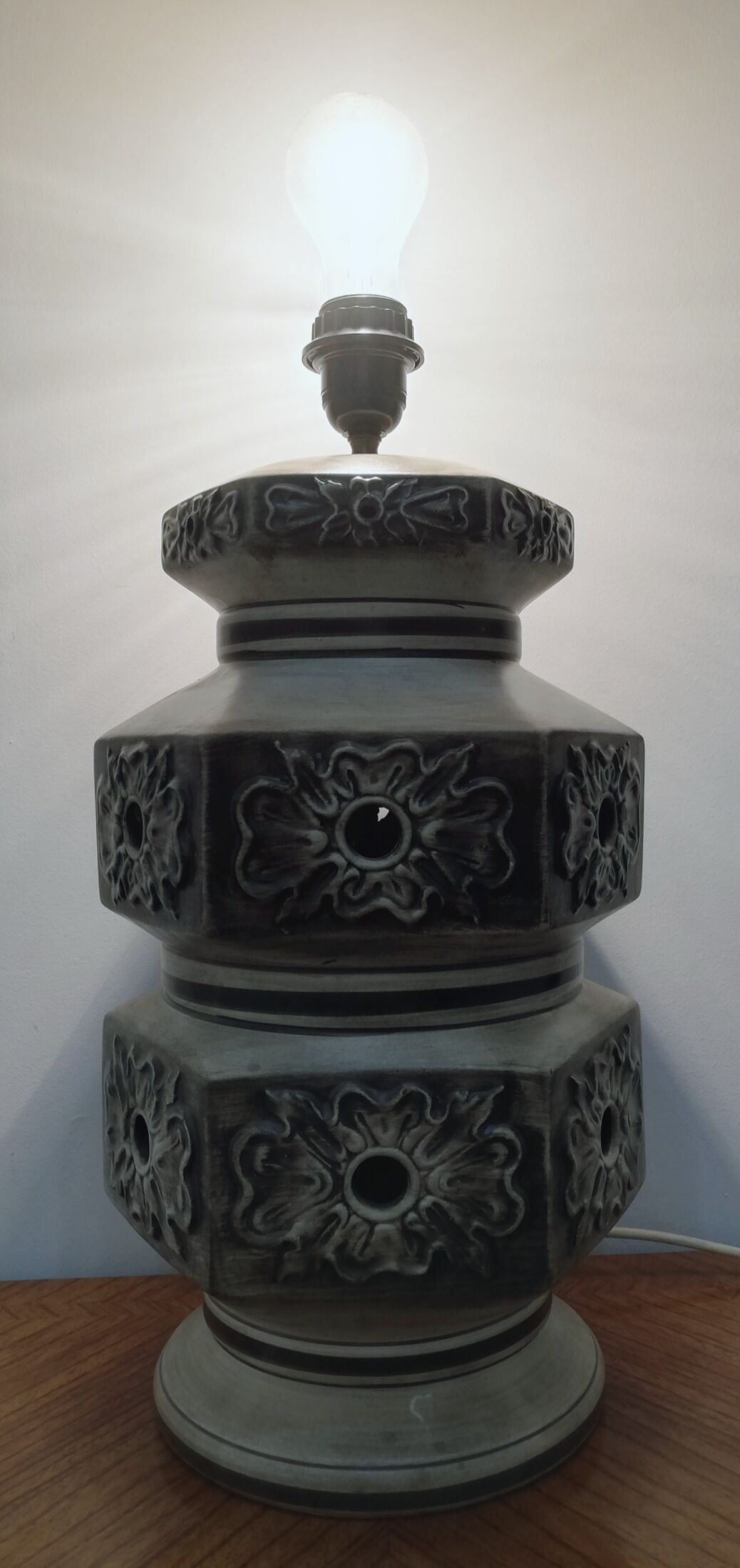 Double lighting ceramic lamp stand