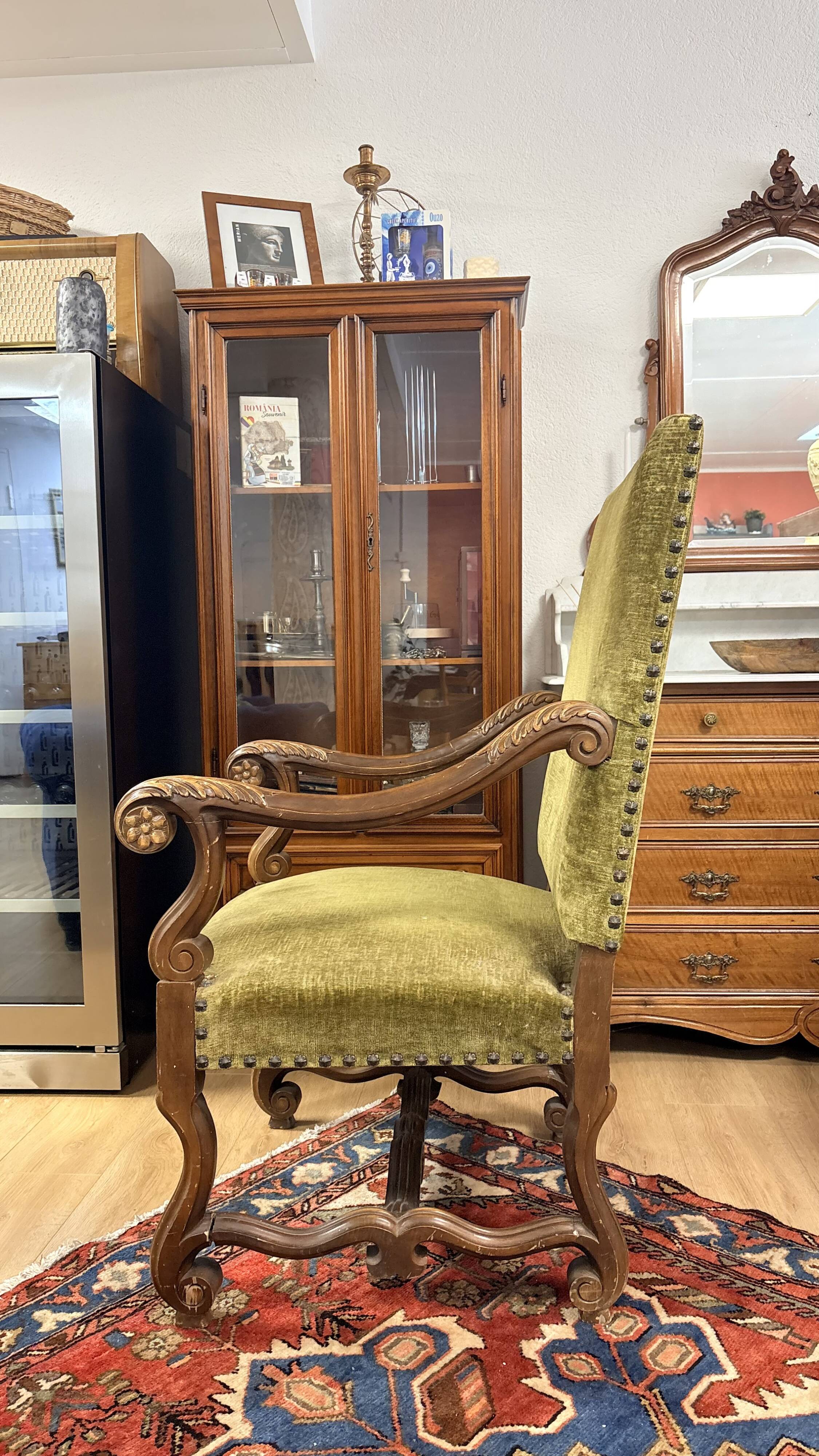 Magnificent armchair in carved solid walnut, in the Henri II style.