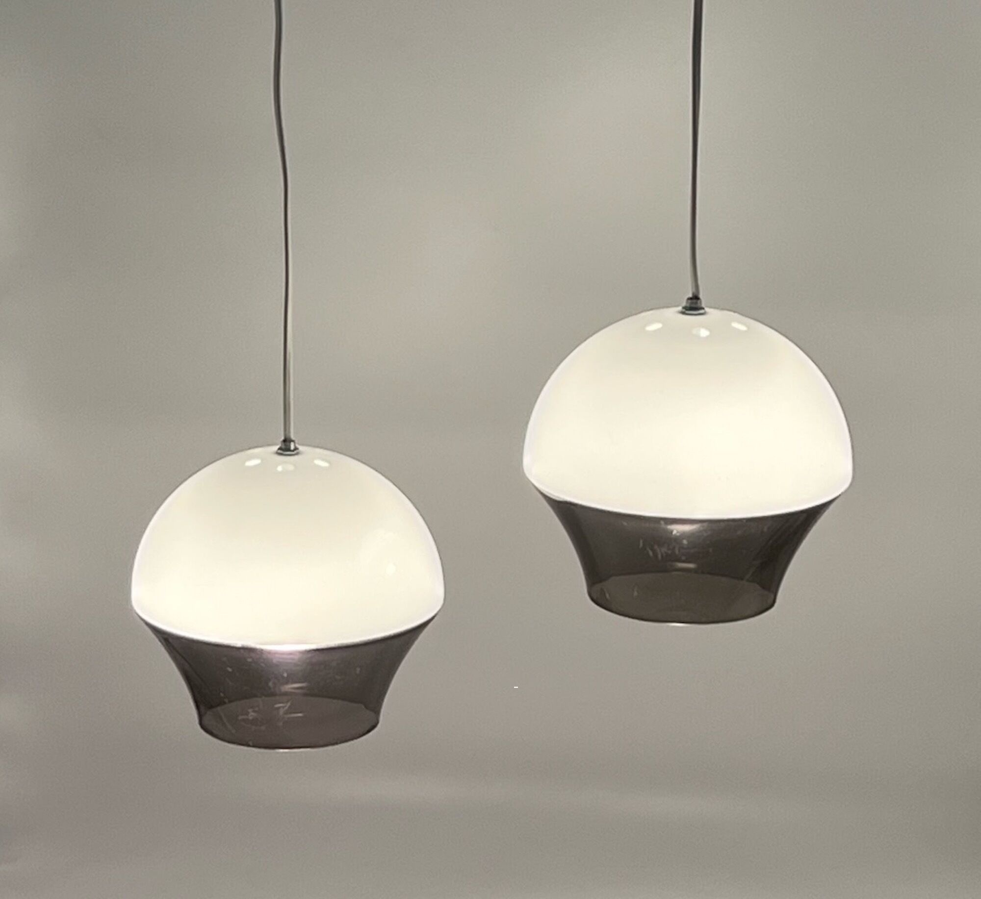 Paire de suspensions en acrylique space age Italie années 70