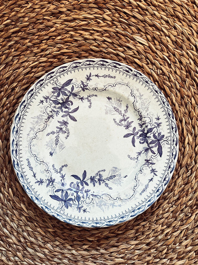 Large flat Iron Earth. Cream & blue color