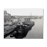 Photo ancienne d'une péniche sur un canal au Nord de Paris