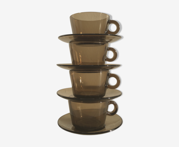 Lot de 4 tasses Vereco fumé marron et leurs coupelles.