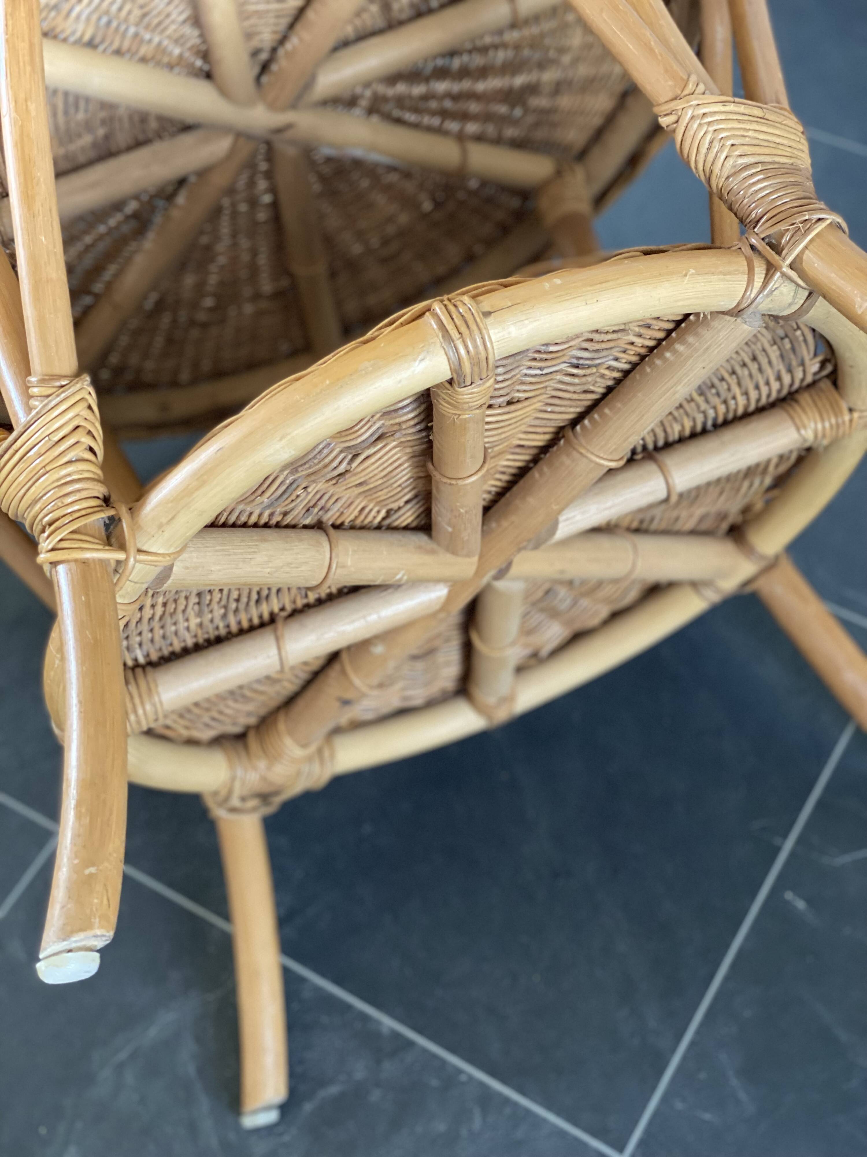 Vintage round rattan and bamboo salon table