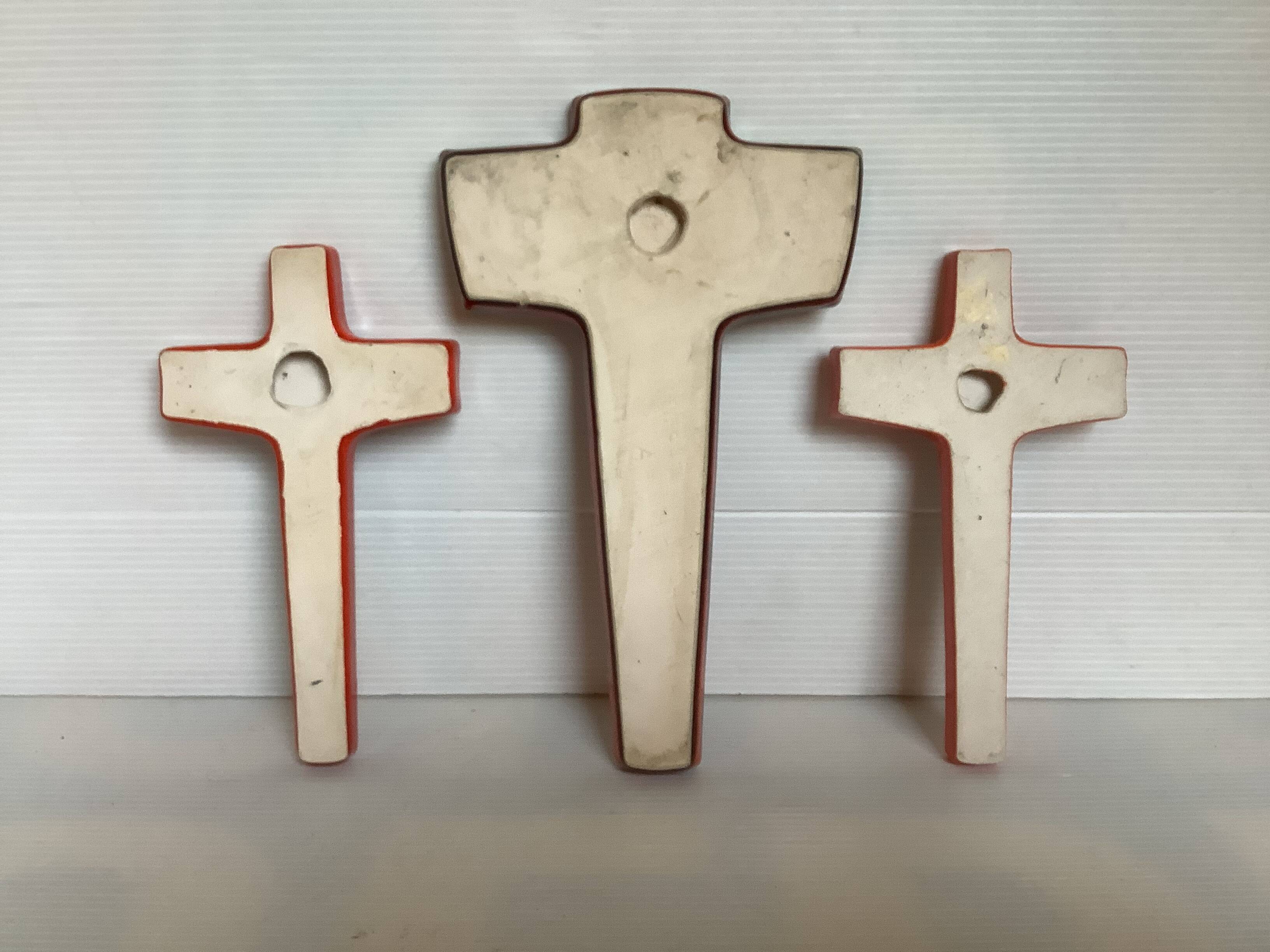 Trio de crucifix céramique orange année 70