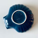 Salad bowl shell shape compartmentalized