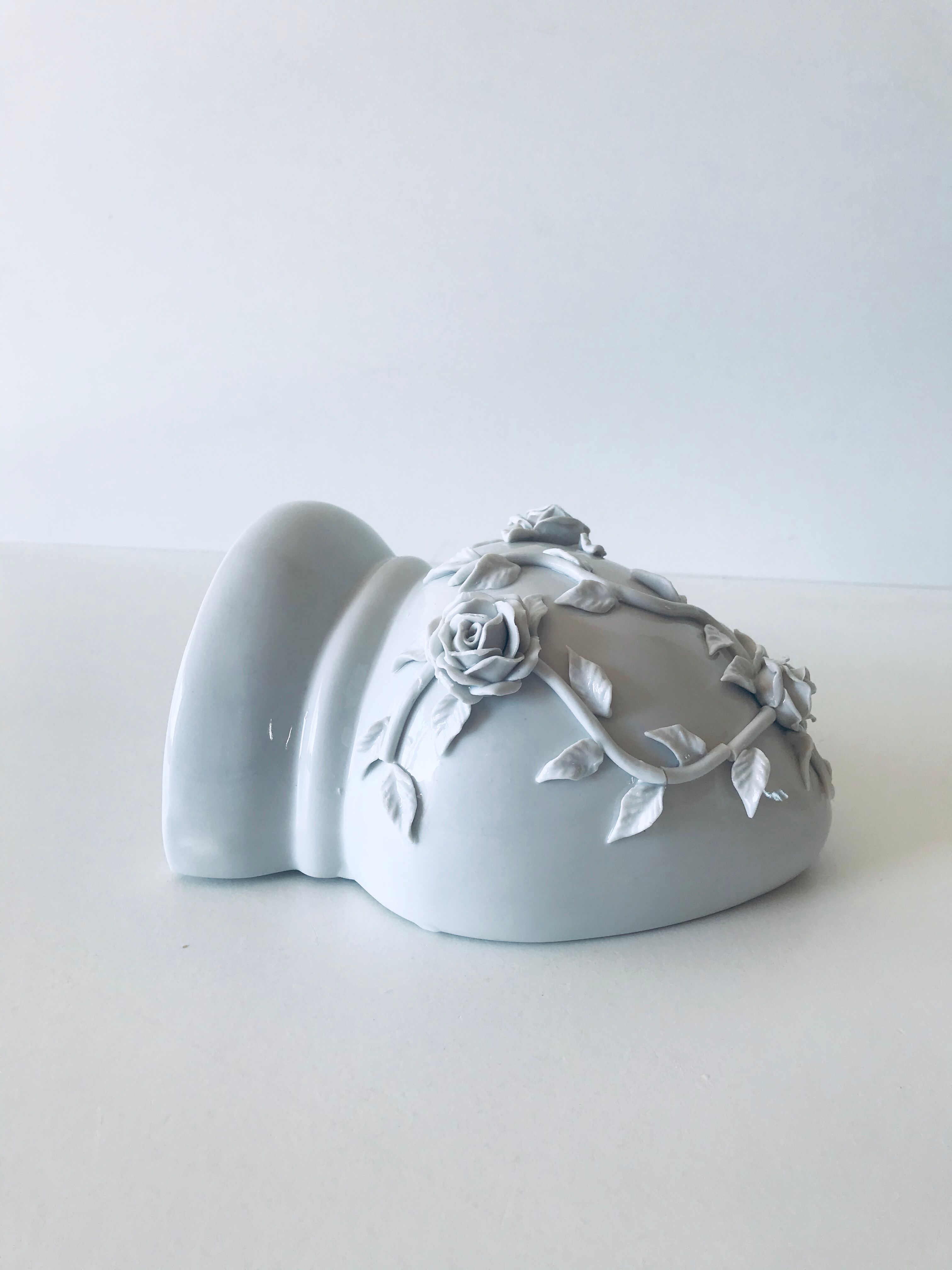 Ex-voto porcelain vase