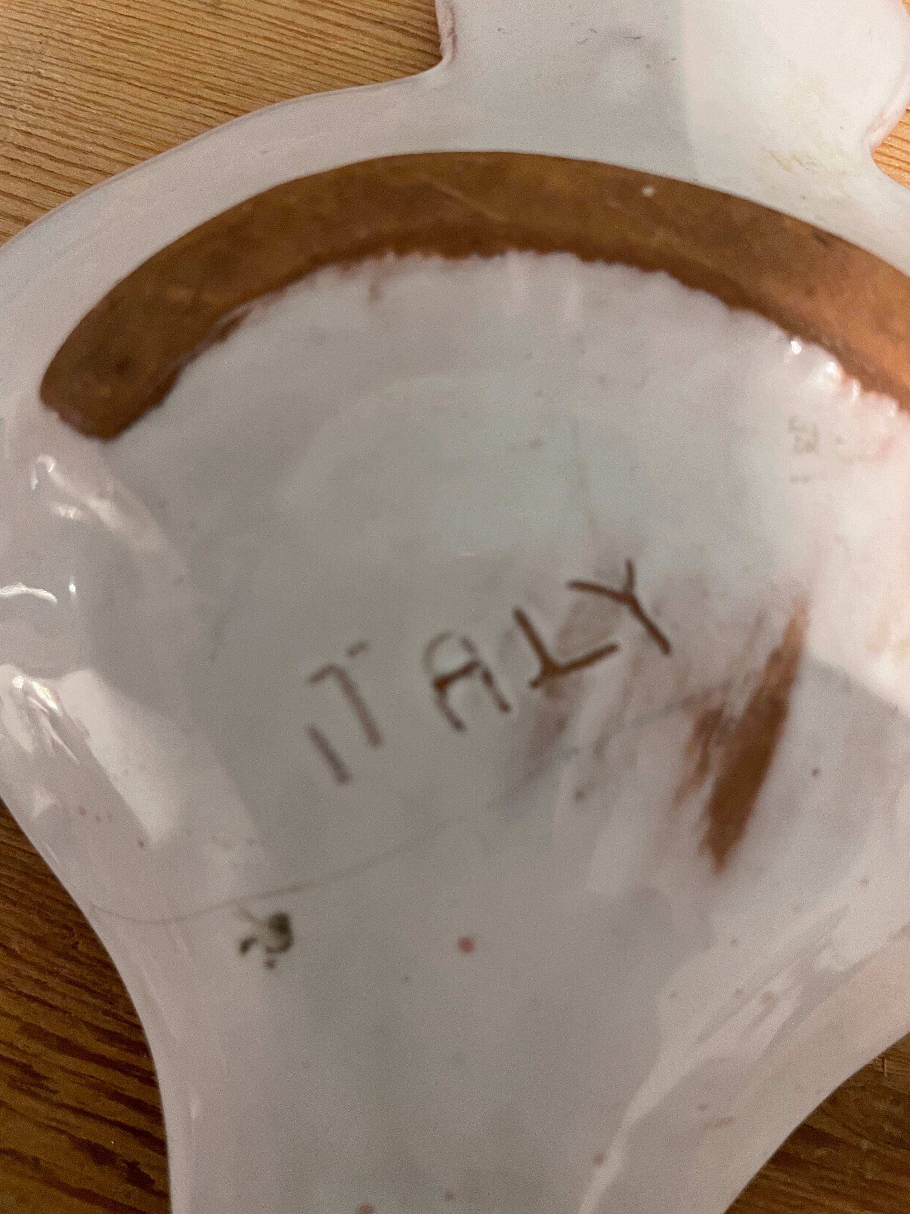 Aperitif ramequin in the shape of radishes