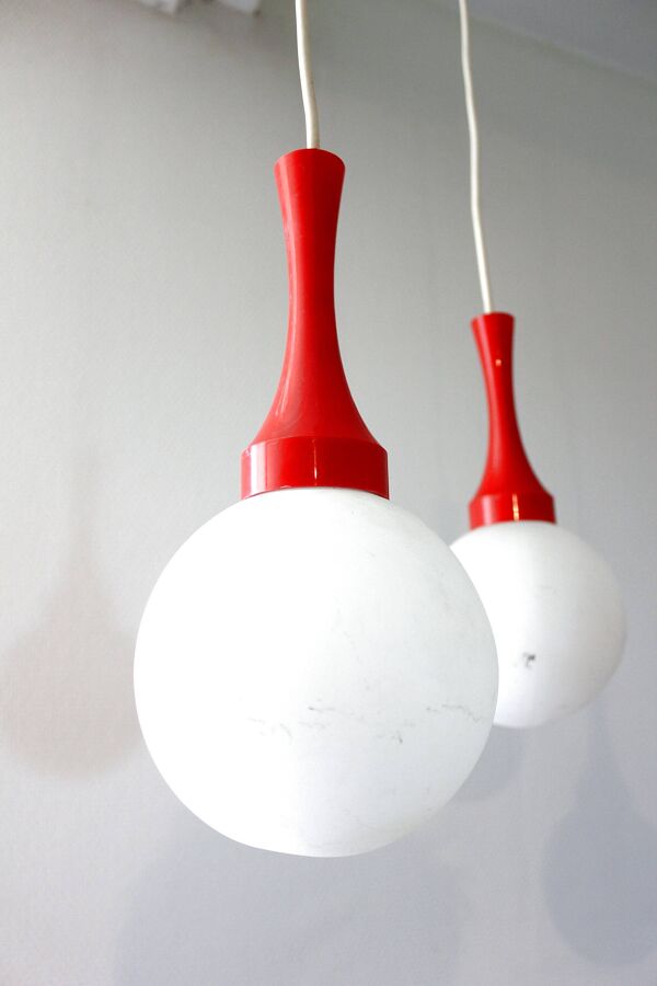 Plafonnier cascade suspension vintage space age boule opaline année 70 par