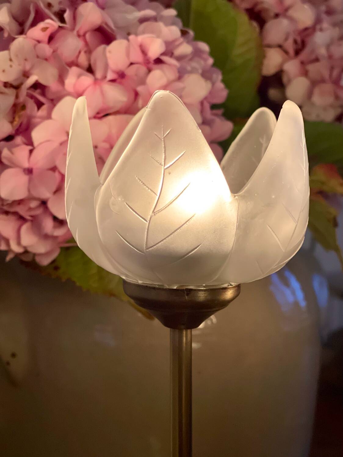 Pair of tulip-shaped candle holders in frosted glass and brass.