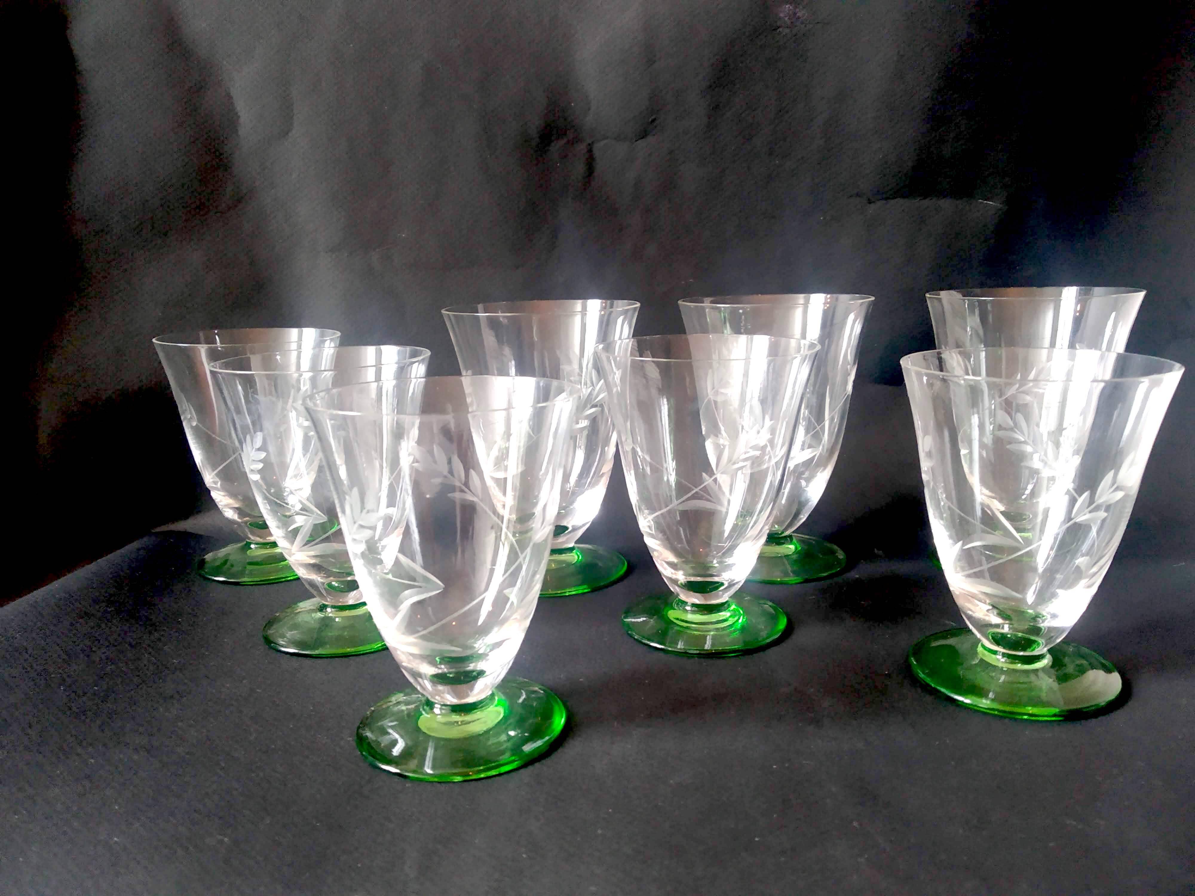 8 two-tone Art Deco engraved crystal stemware