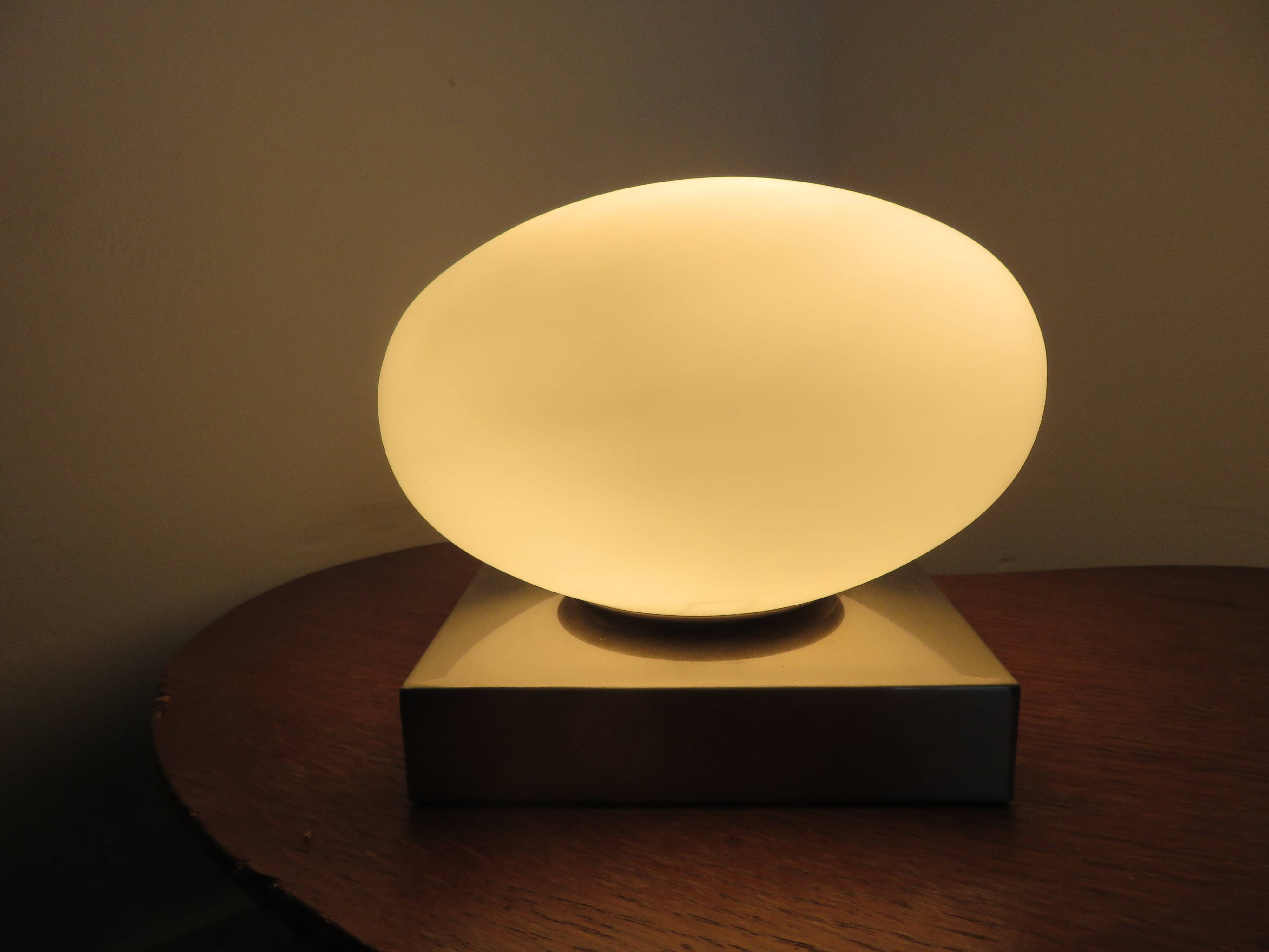 Lampe métal chromé et opaline années 80 90