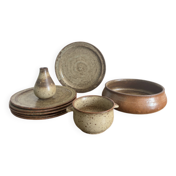 Ensemble de 9 pièces en grès LE CEP – assiettes, coupe, vase et bol