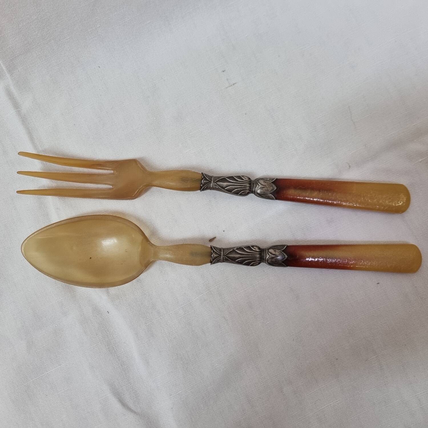 Horn salad servers