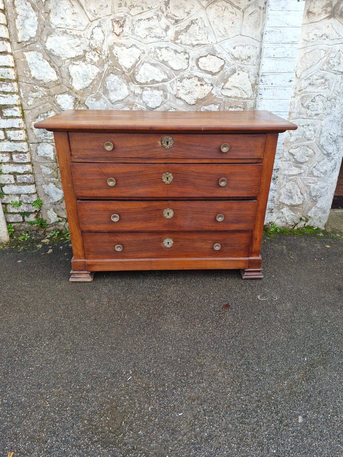 Chest of drawers
