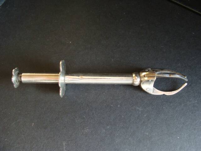 True sugar tongs The Crab