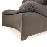 Saporiti Vela Alta leather armchair with ottoman by Giovanni Offredi