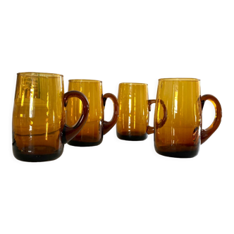 4 mugs/ chopes en verre ambré soufflé vintage