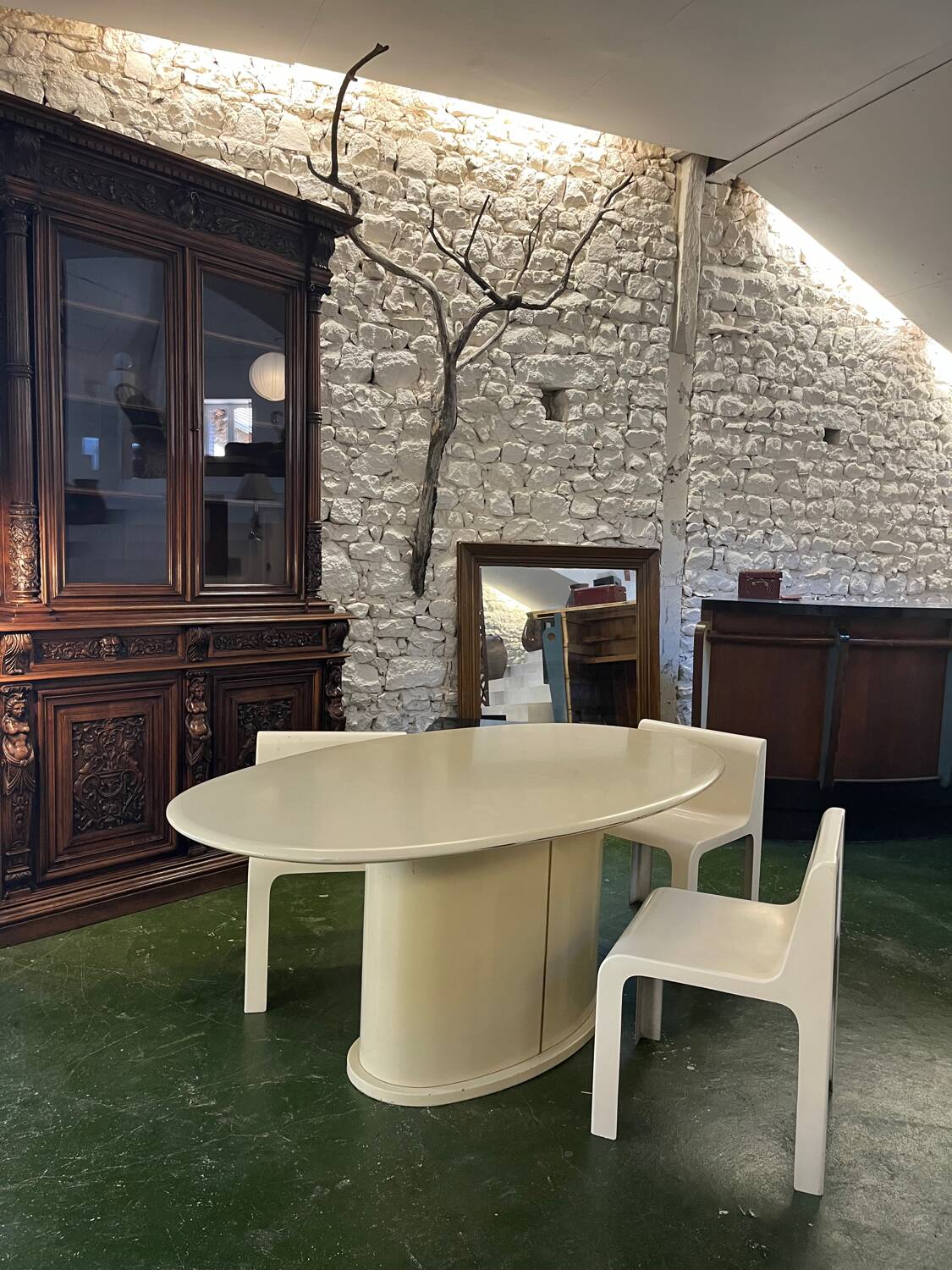 Lacquered oval dining table