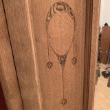 Cabinet with bevelled mirror