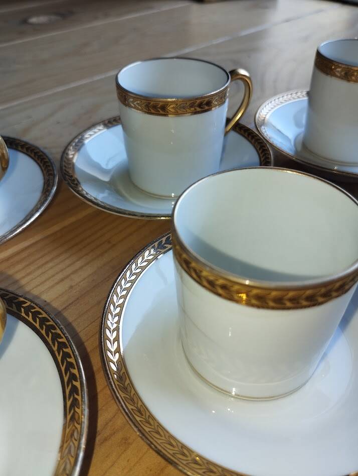 Coffee service for 6 people in Limoges porcelain by Robert Haviland, 1930.