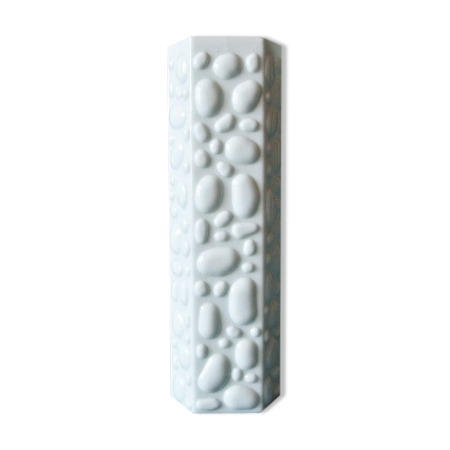 Worms of lattimo vase