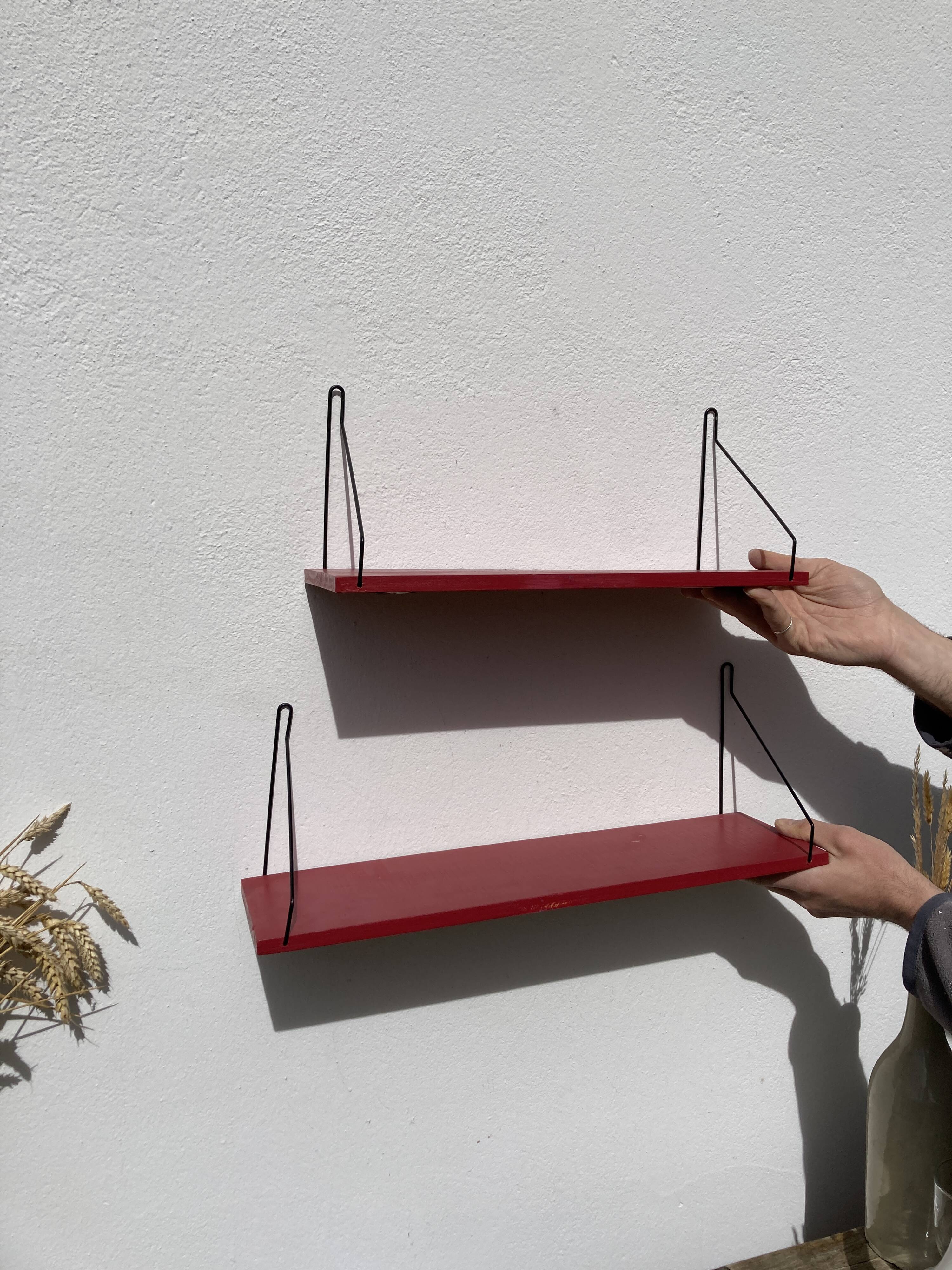Duo of wall shelves in vintage red and black wood  1970.