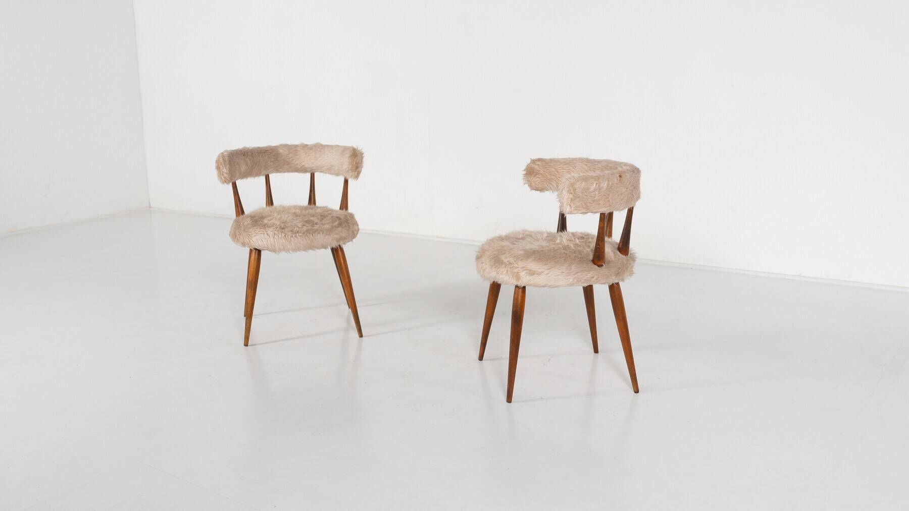 Paire de chaises cocktail scandinaves du milieu du siècle - années 1950