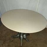 Round table signed OLY Studio