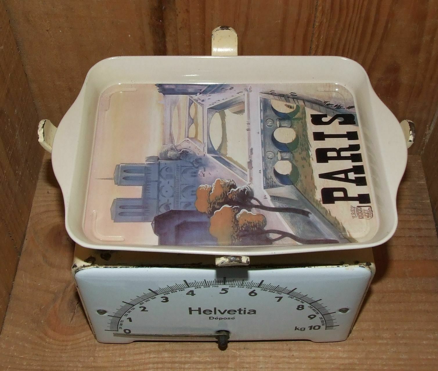 Helvetia kitchen scale with enamelled plate