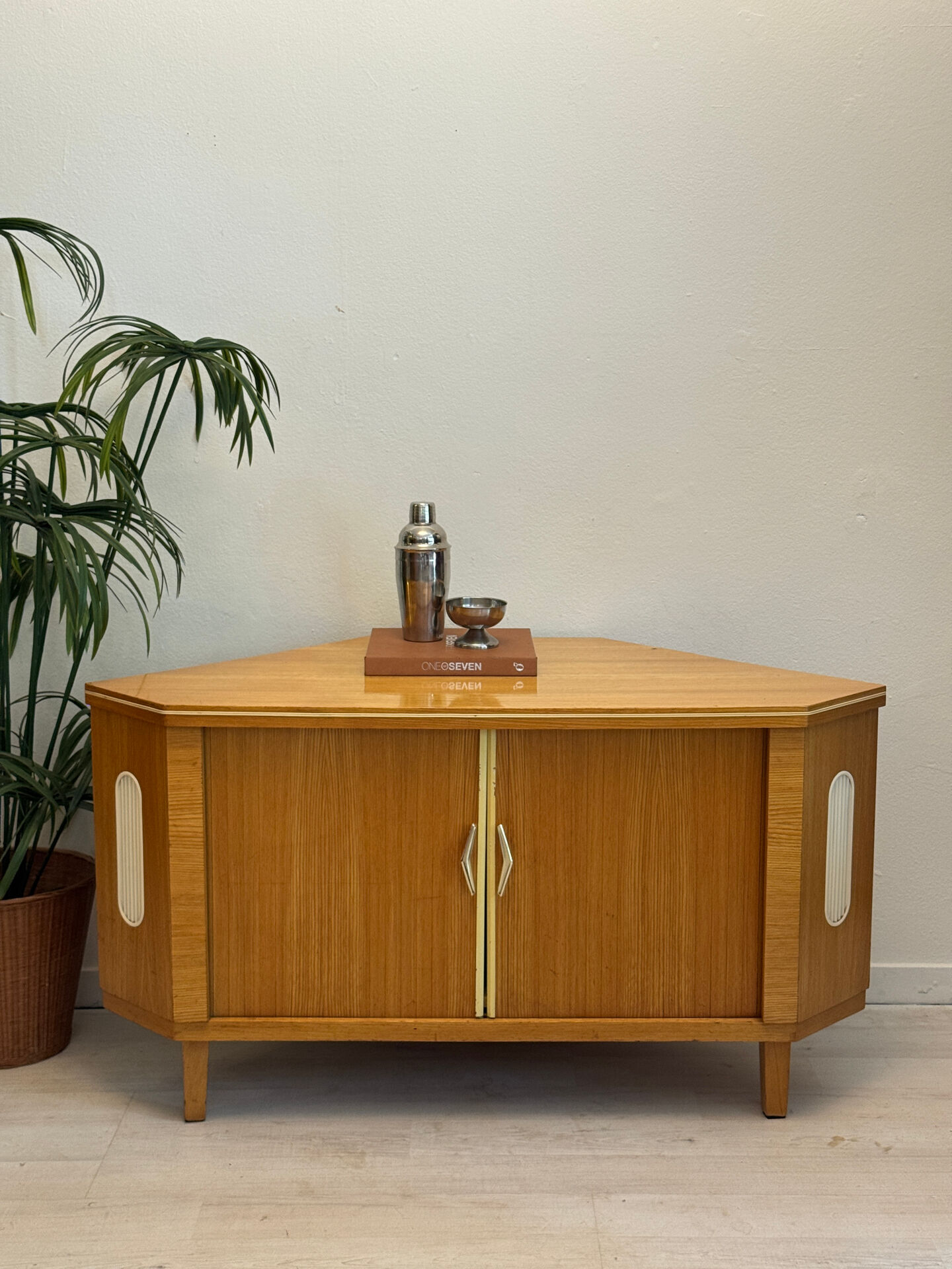 Cabinet de bar vintage « speakeasy »