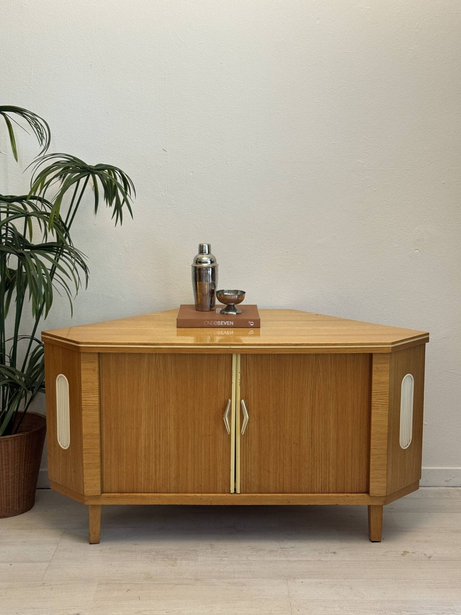 Cabinet de bar vintage « speakeasy »