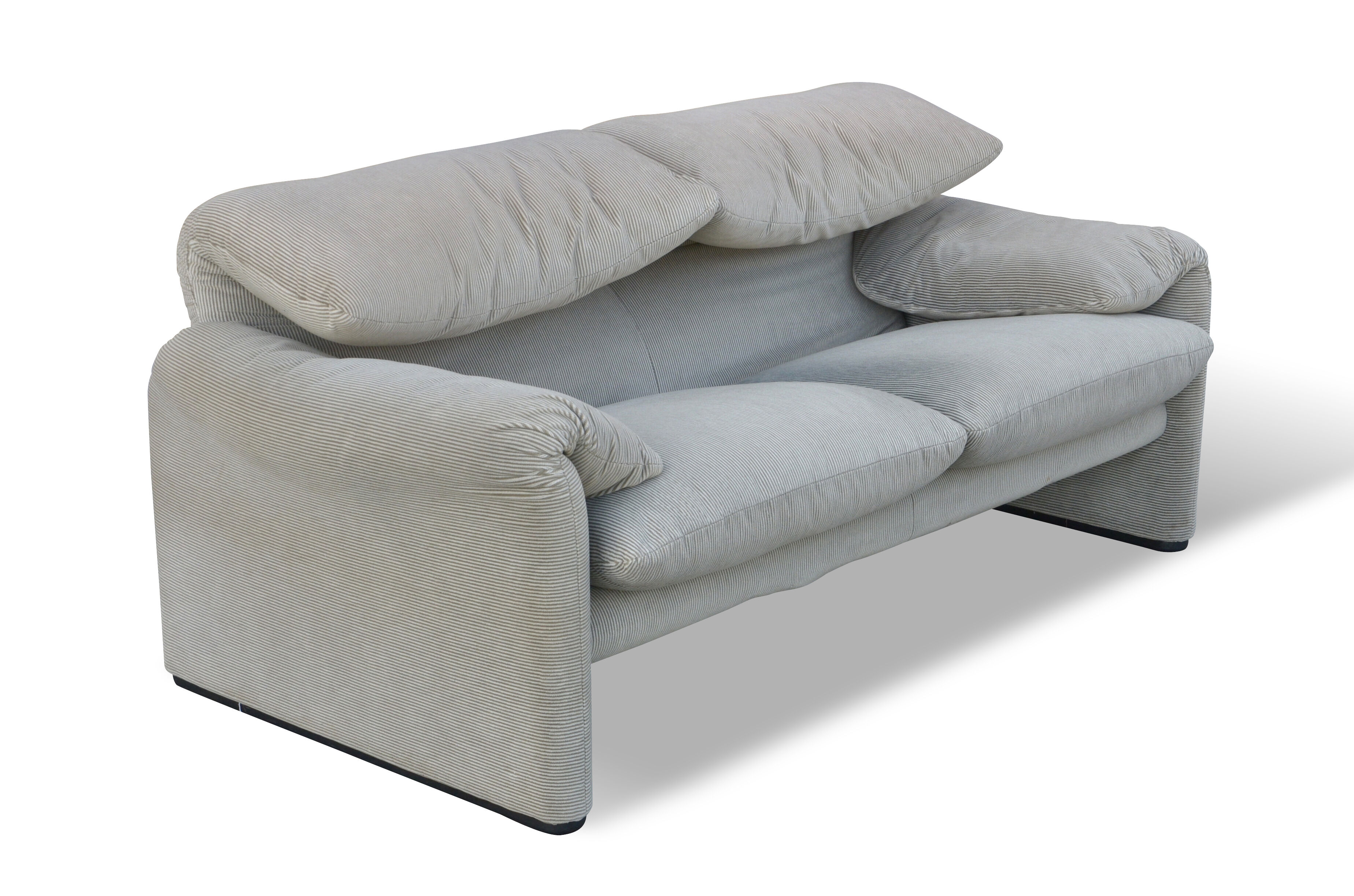 Sofa "Maralunga" by Vico Magistretti edition Cassina Velvet