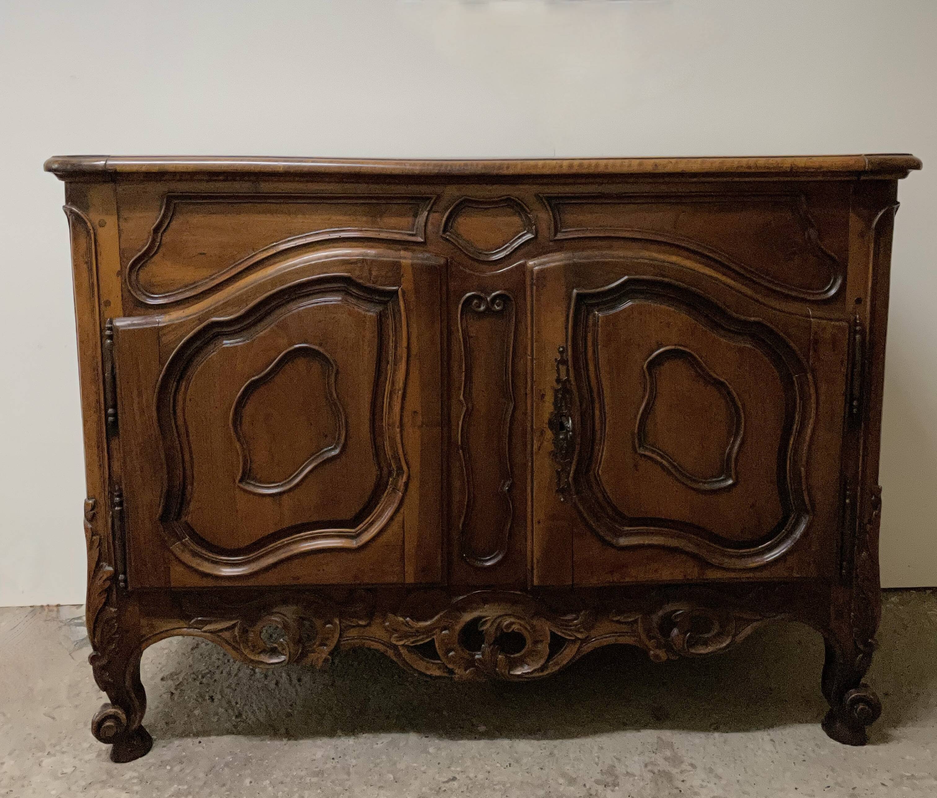 Provencal credenza in walnut eighteenth century