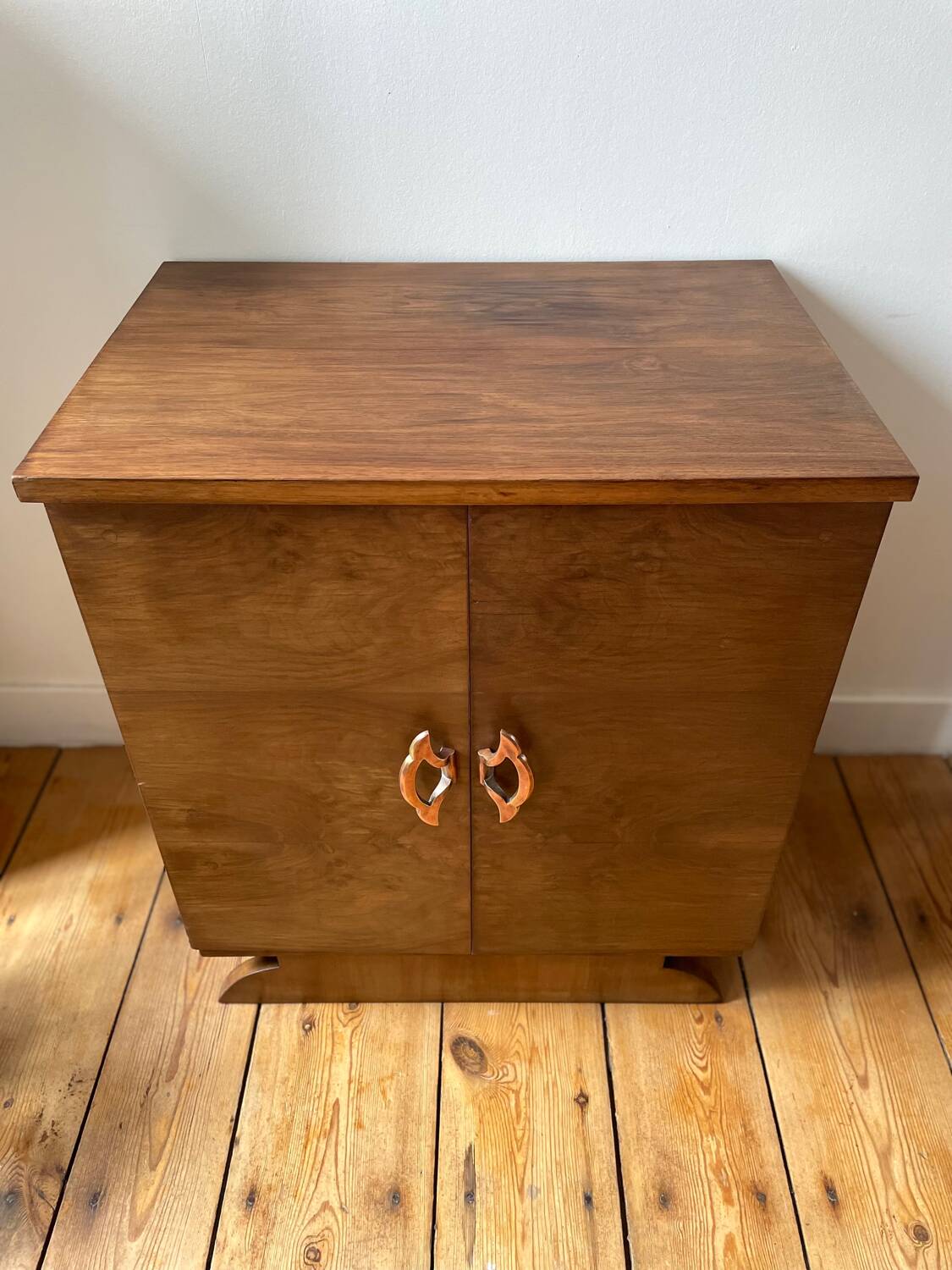 Art deco bar furniture