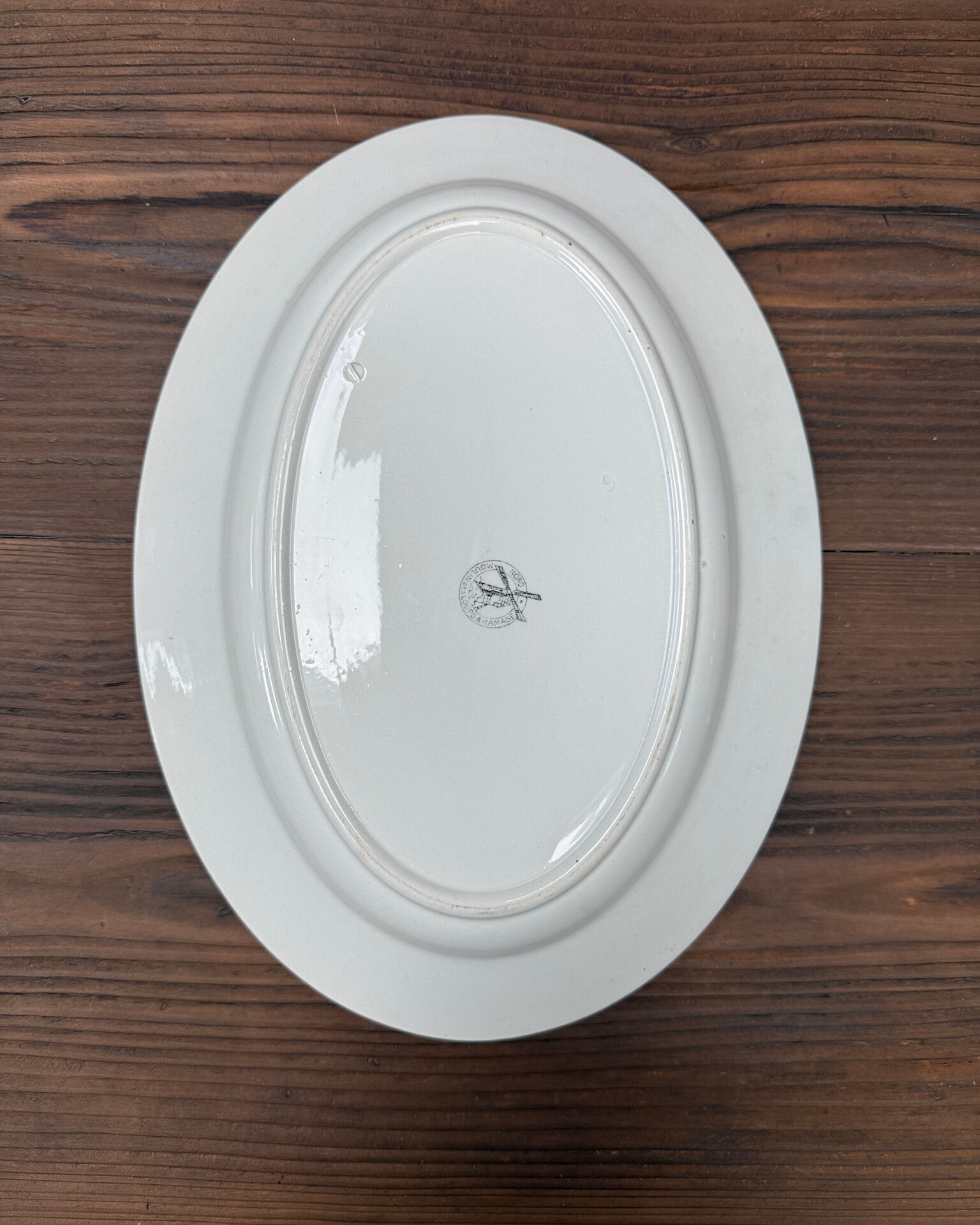 Large oval dish Moulin des Loups, model Granite