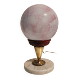 Lampe pied en marbre et globe effet marbré rose vintage 1970