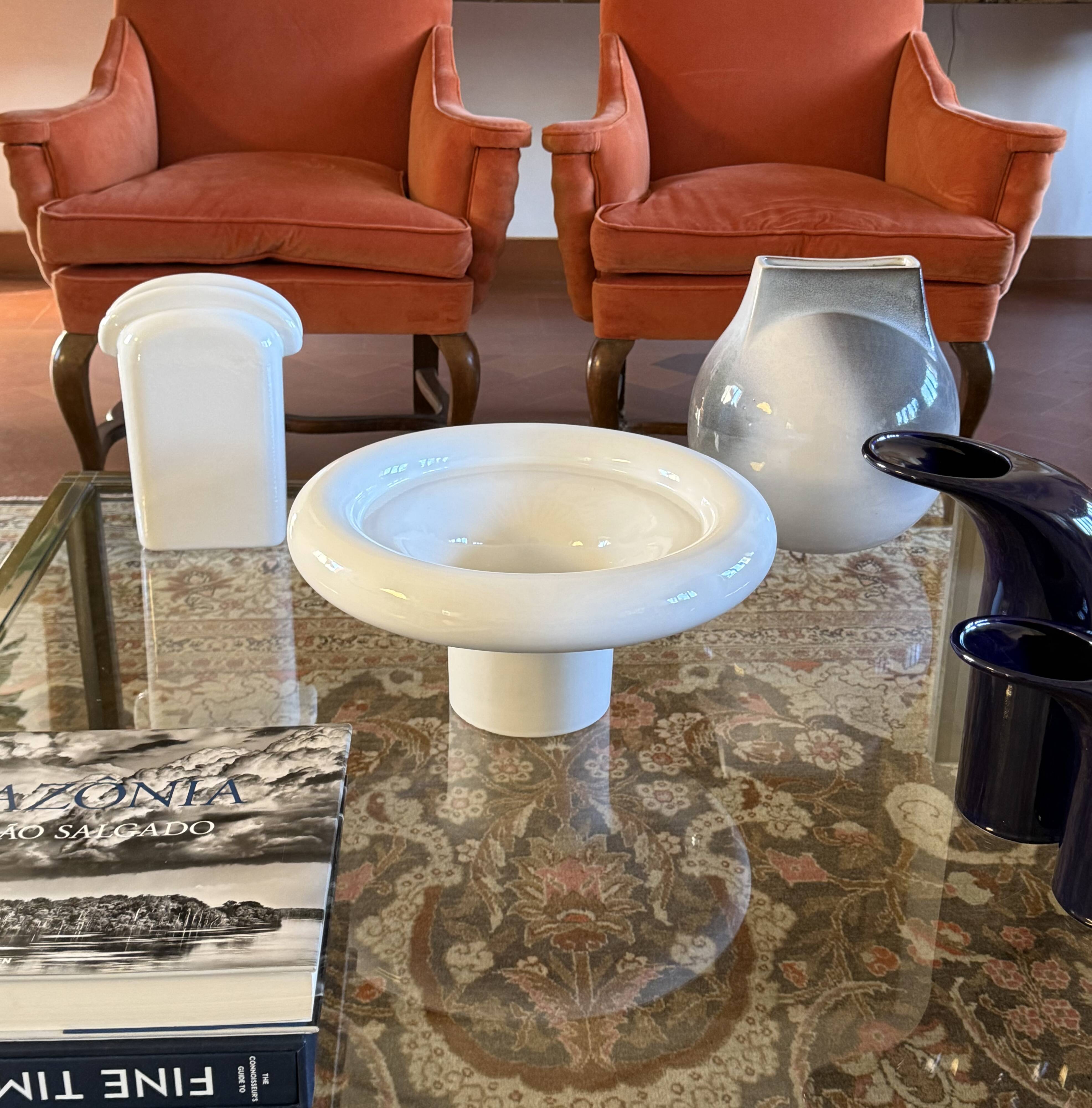 Roberto Arioli, vase en céramique blanche de l'ère spatiale, Gabbianelli Italie ca. 1970