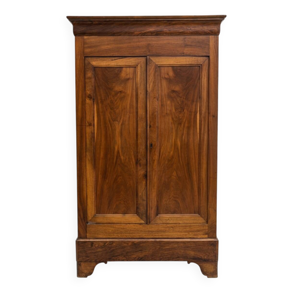 Armoire ancienne en noyer massif – Style authentique
