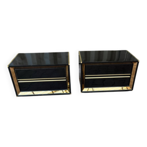 Deux tables de nuits