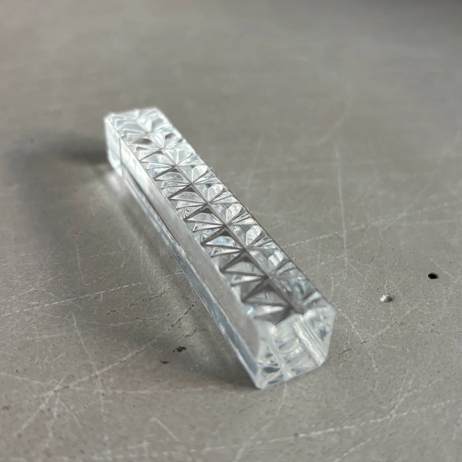 7 moulded glass knife rests