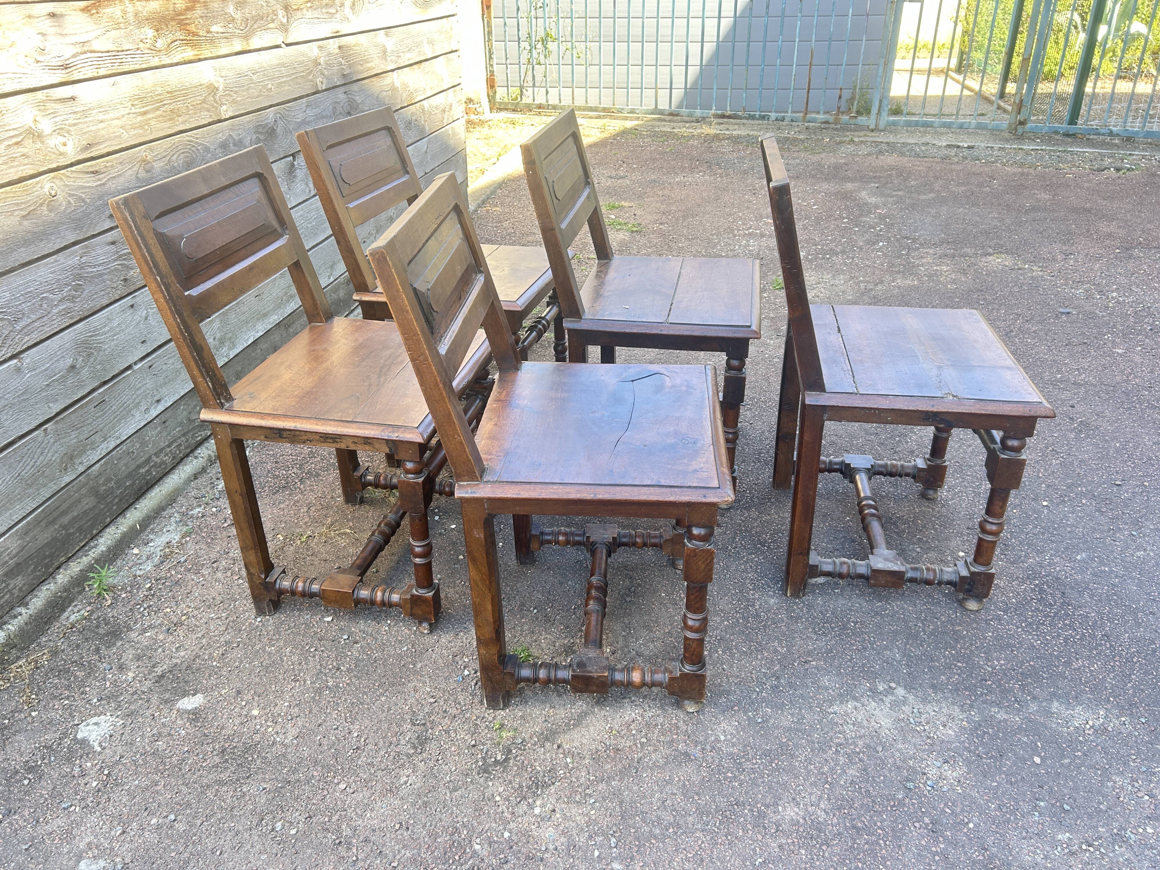 Lot de 5 Chaises en bois de style Louis XIII