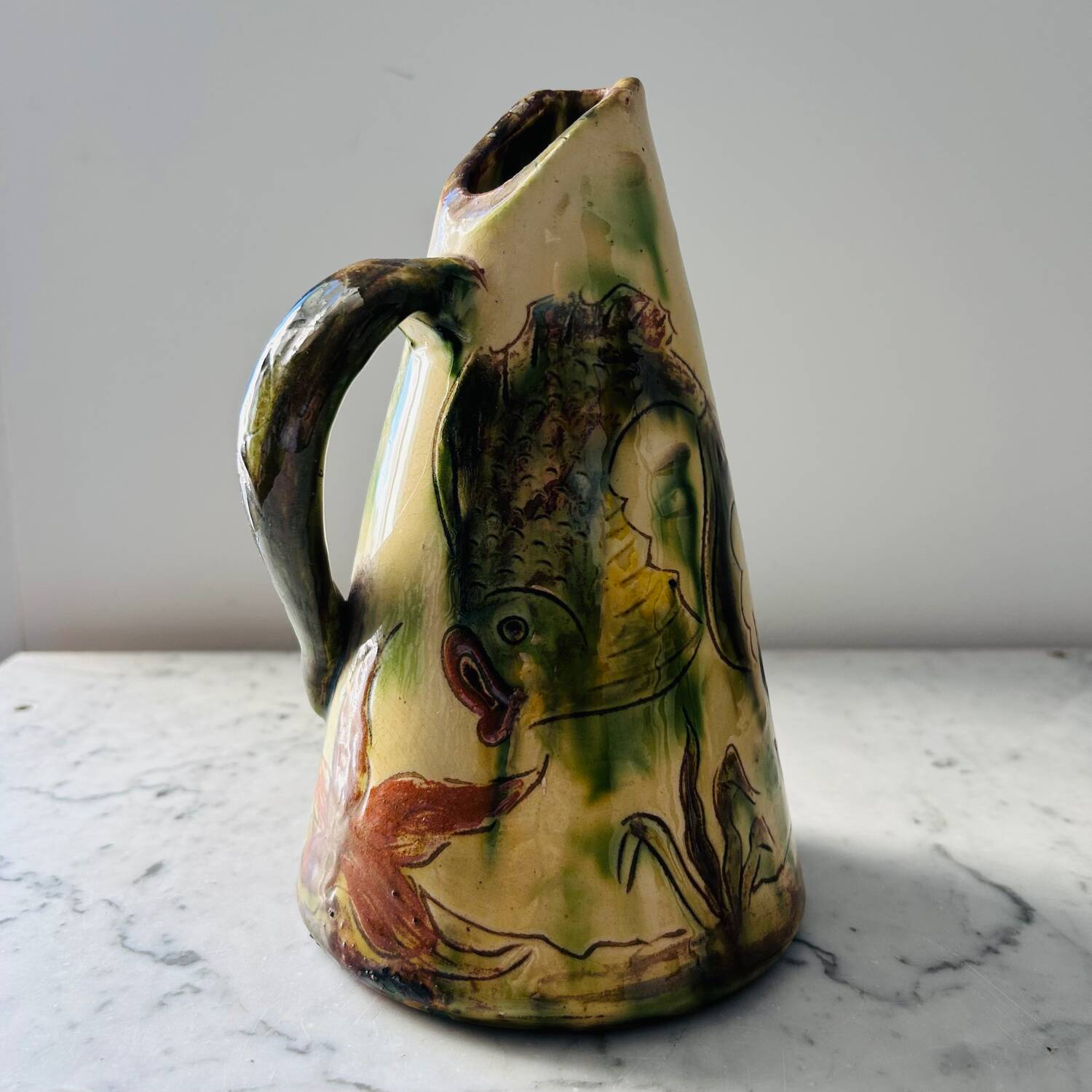 Pitcher signed by Puigdemont