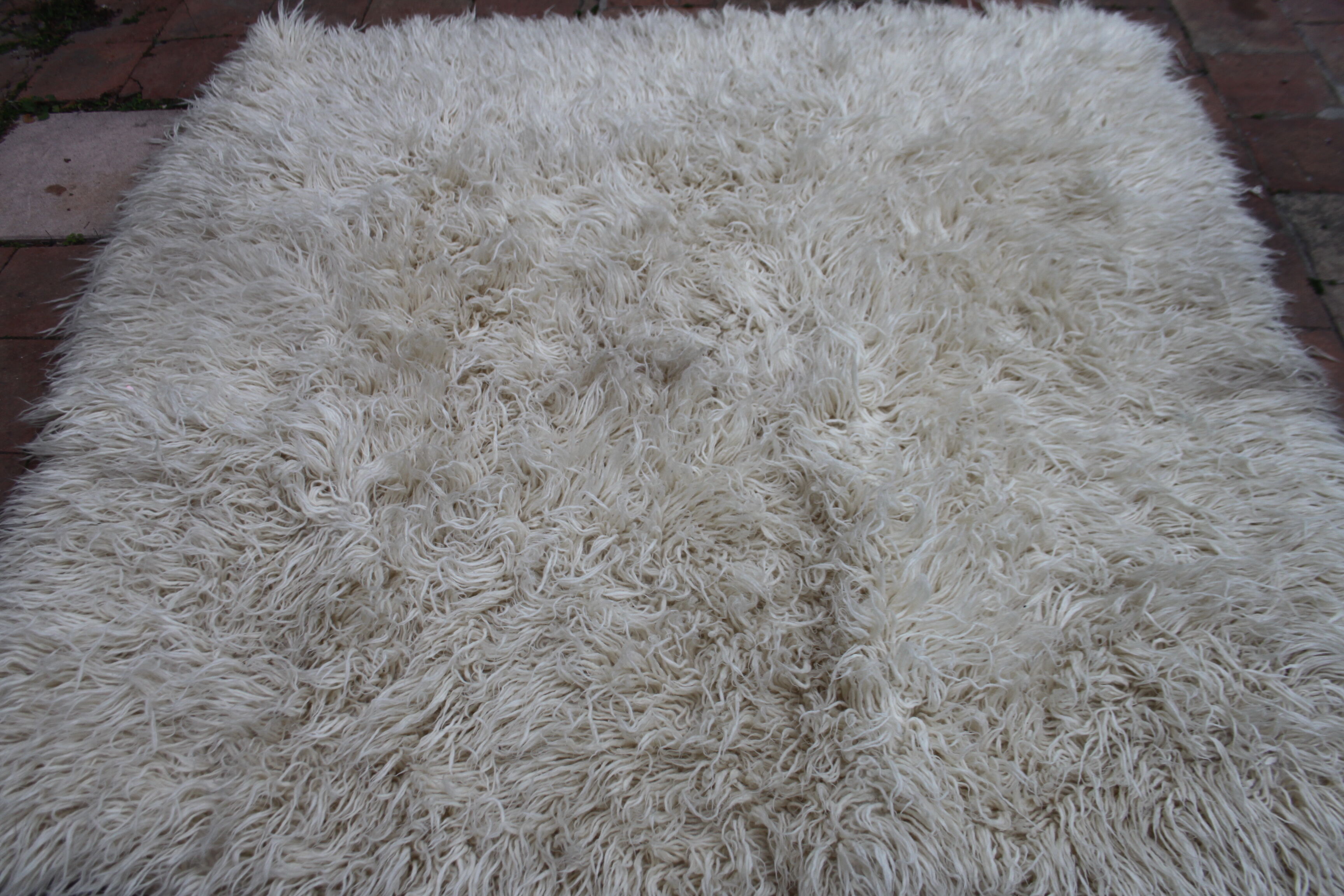 Wool rug 190 x 180 cm