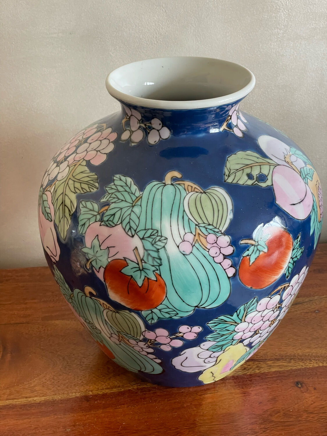 Chinese ball vase floral decoration