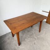 Extendable farmhouse table in oak