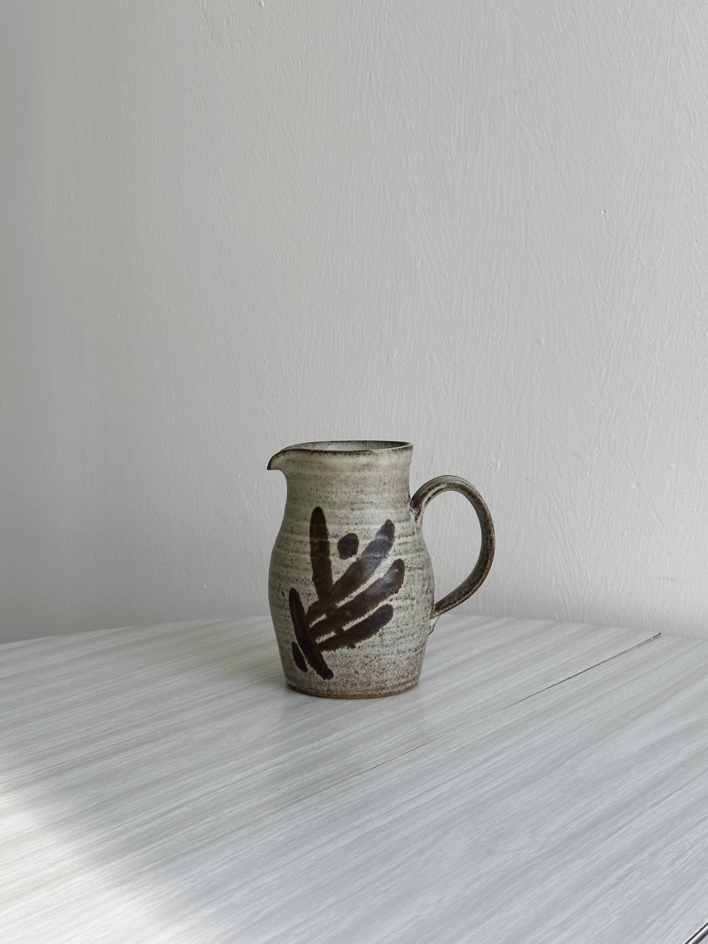 Pichet en céramique artisanale