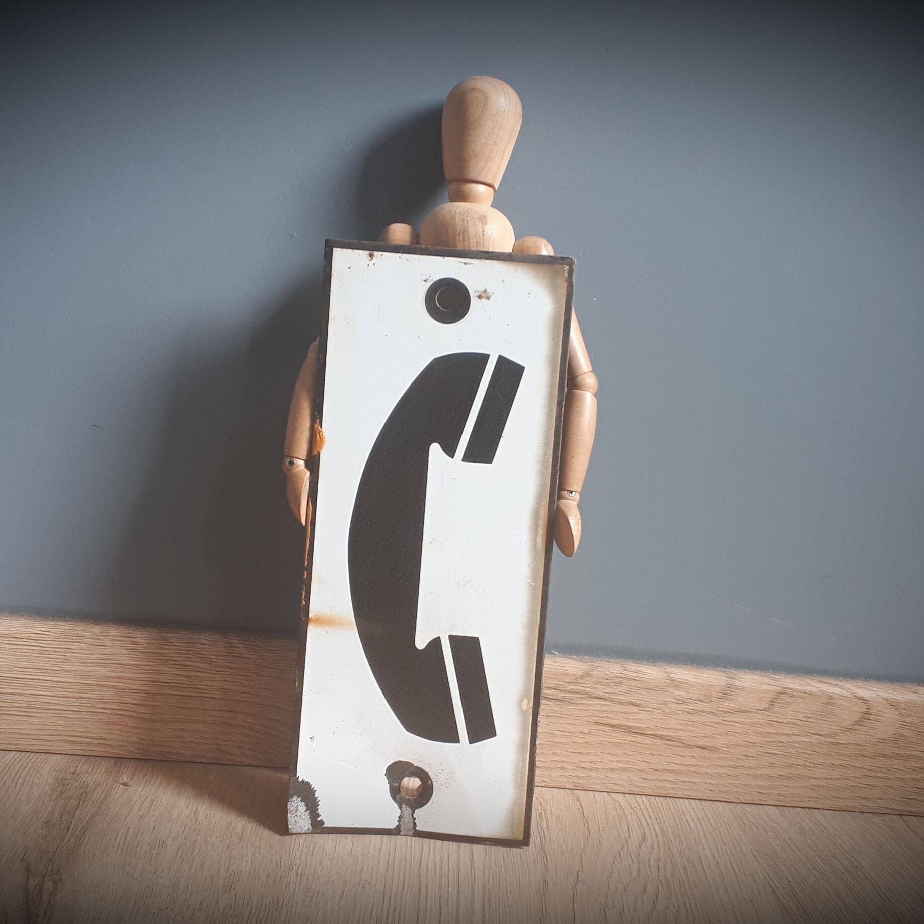 Enamelled phone plate