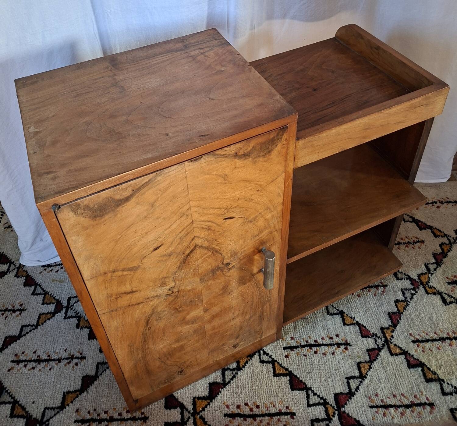 Petit meuble art déco asymétrique
