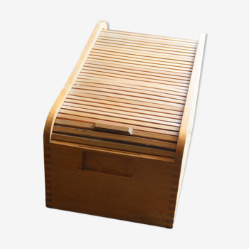 Sheet box with shutter