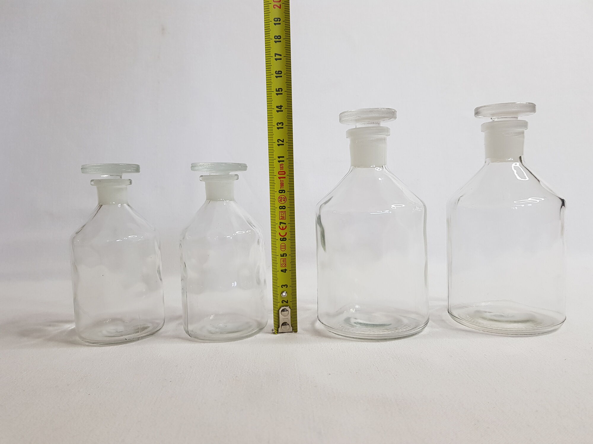 Set of four bottles of chemistry, 250 ml and 125 ml